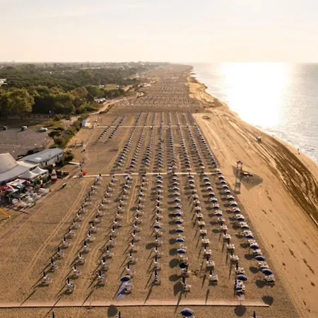 Comfortable Retreat In For Six Guests Bibione